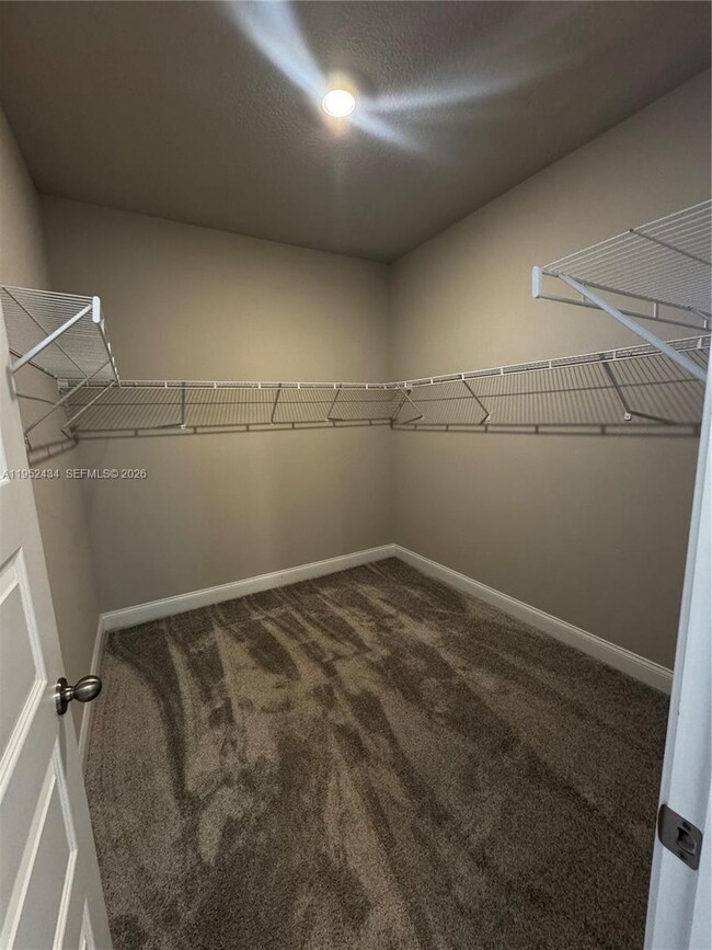 Building Photo - 6712 Cloverdale Ave