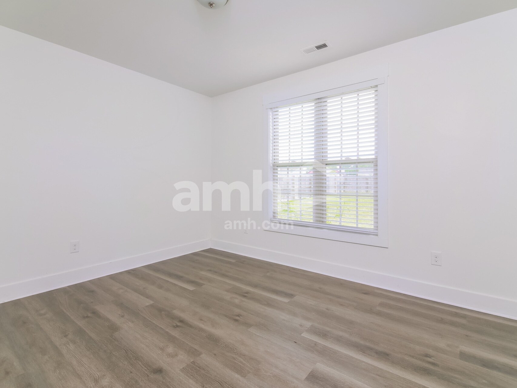 Building Photo - 15 Hanford Dr