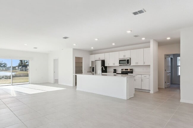 Building Photo - Spacious 4 Bedroom Retreat with 3 Full Baths in Charming Edgewater, FL!