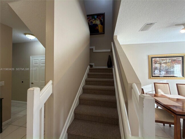 Building Photo - 1651 Hawthorne Pl