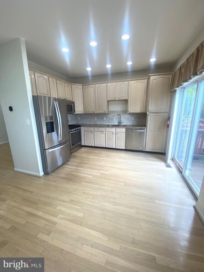 Building Photo - 372 Tuvira Ln