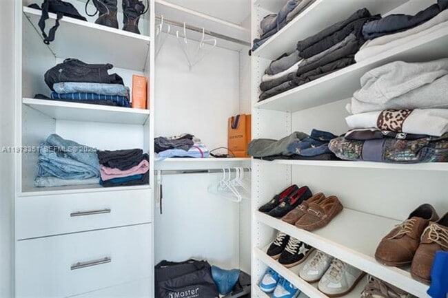 Building Photo - 88 SW 7th St