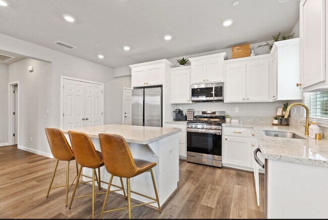 Building Photo - 1305 Swallowtail Dr