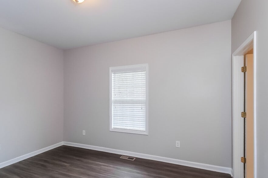 Building Photo - 36 Hickory Hollow SW