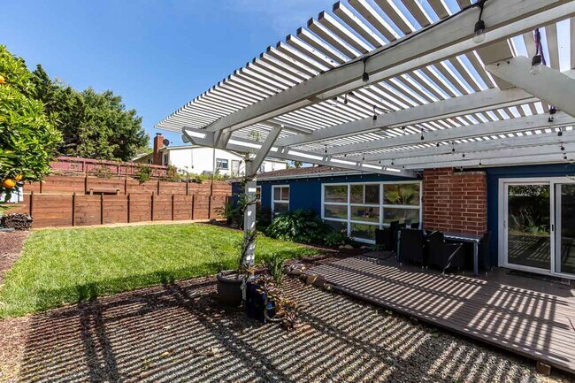 Building Photo - ** AMAZING ALLIED GARDENS 3/2 HOME 2 CAR G...