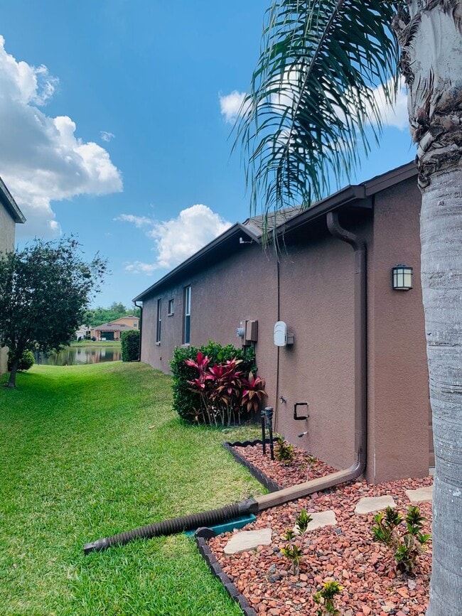 Building Photo - Waterfront View! 4 bed 2 bath 2 car garage