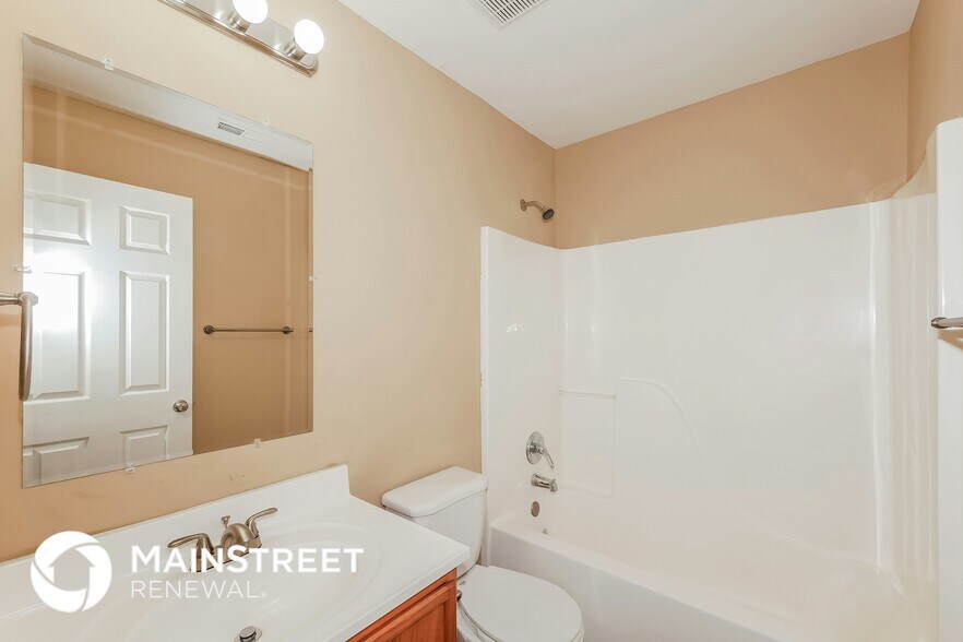 Building Photo - 8144 Wood Hollow Ln