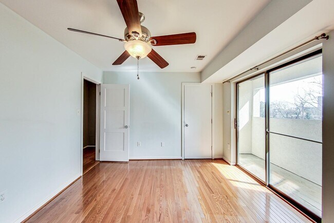 Building Photo - Boutique Condo in Bethesda 1+1 Updated Condo & Reserved Parking space