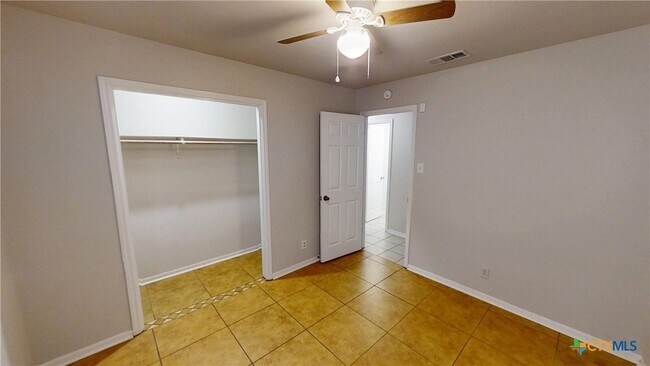 Building Photo - 2402 Lazy Ridge Dr