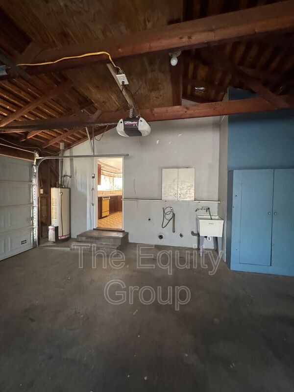 Building Photo - 2710 E Westcott Ave