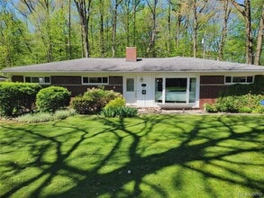 Building Photo - 18311 Norwich Rd