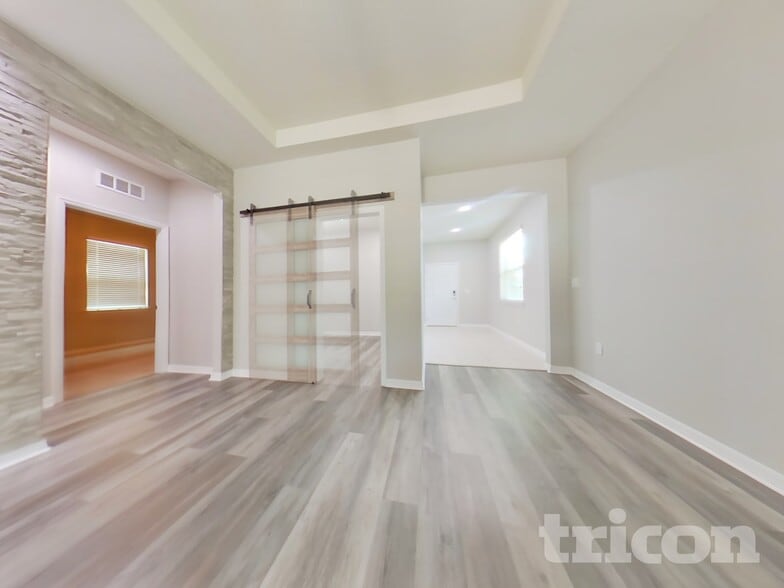 Building Photo - 2837 E Lake Pointe Dr