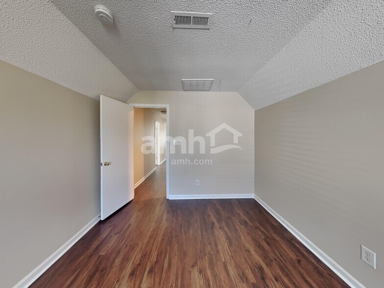 Building Photo - 155 Camforth Dr