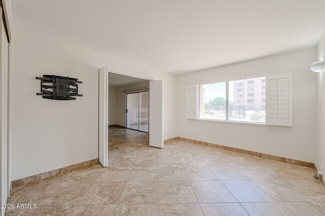 Building Photo - 7920 E Camelback Rd