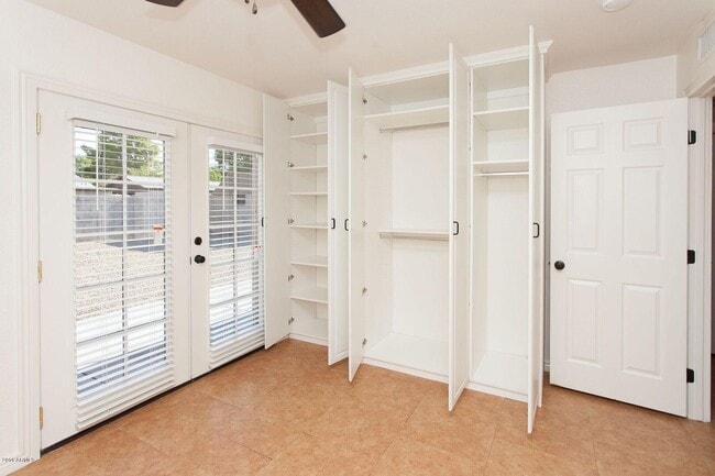 Building Photo - 3228 W Lisbon Ln