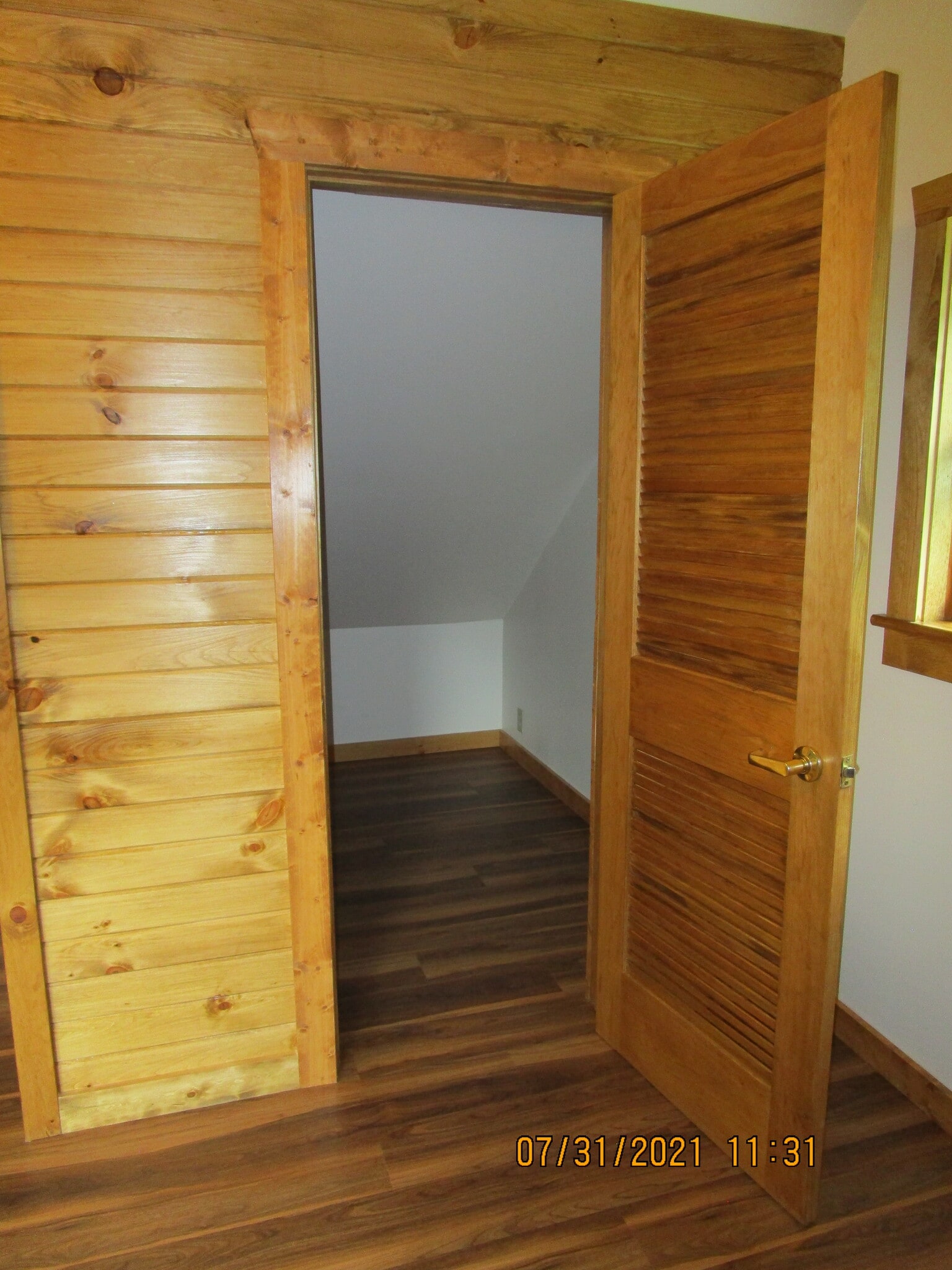 Cedar-Lined Closet - E10540 E Salem Ridge Rd