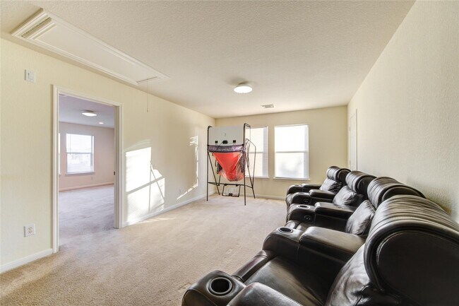 Building Photo - 15326 Mission Oak Dr