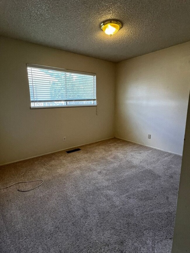 Building Photo - 2950 Harding Cir