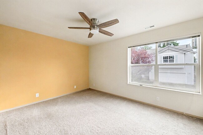 Building Photo - 4 bed 2.5 bath available now in Bothell