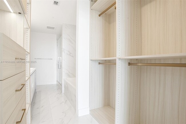 Building Photo - 2000 Metropica Wy