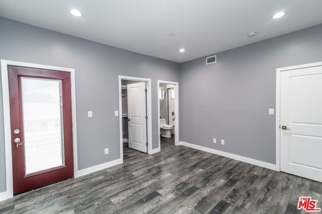 Building Photo - 1625 S New Hampshire Ave