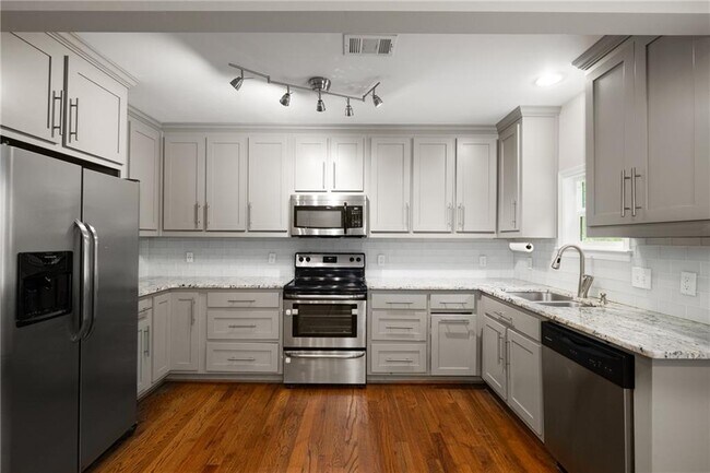Building Photo - 1398 Deerwood Dr