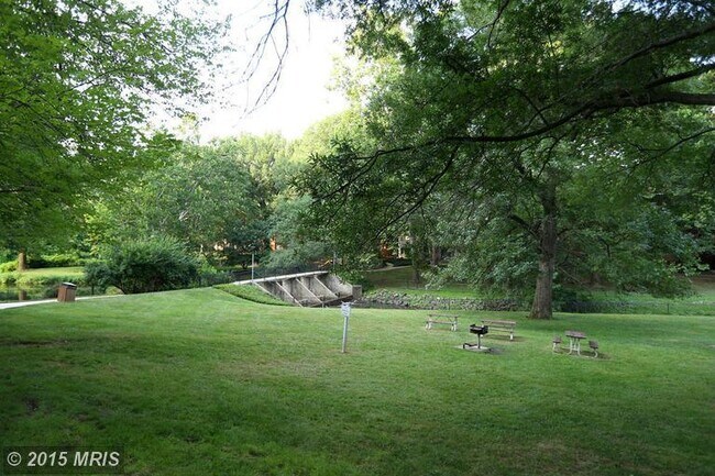 Building Photo - North Bethesda Studio - Walk to Metro - Ut...