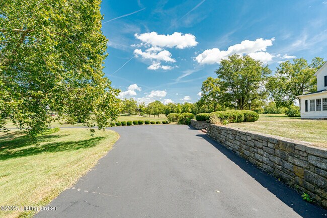Building Photo - 3976 Shelbyville Rd