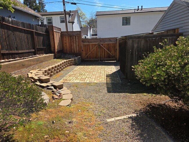 Building Photo - Historic Folsom 2 Bdrm, 1 Bath