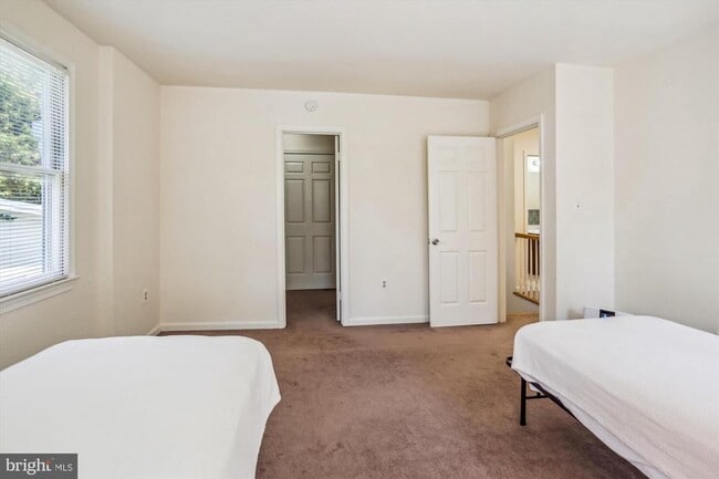 Building Photo - 8901 Montgomery Ave