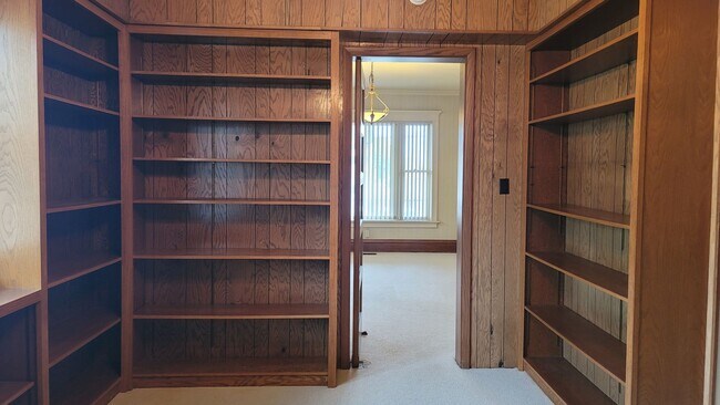 Building Photo - 415 Division St