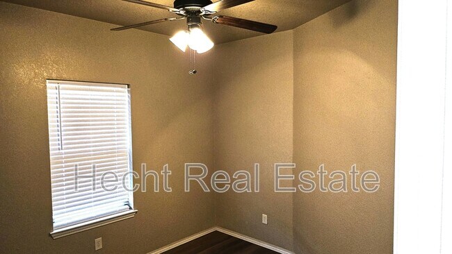 Building Photo - 262 Rosalie Dr