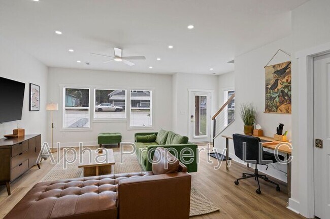 Building Photo - 5 McDade St