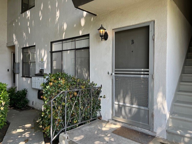 Building Photo - 3175 S Barrington Ave