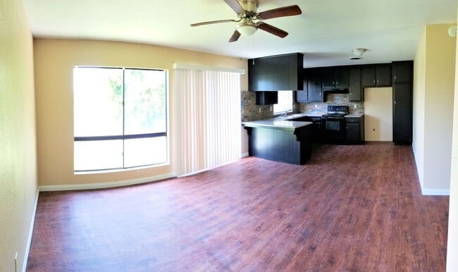 Building Photo - Spacious 3 Bedroom Home with Yard –Available! Ask About Our Move-In Special!