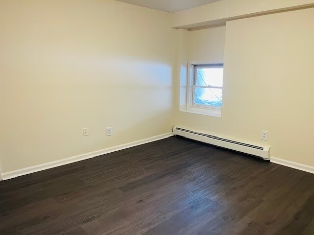 Building Photo - 105 Huntingtown Rd