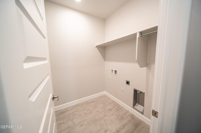 Building Photo - 249 Adamtowne Dr