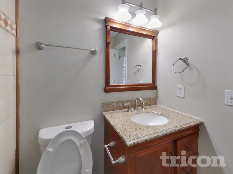 Building Photo - 3009 Blackwood Dr