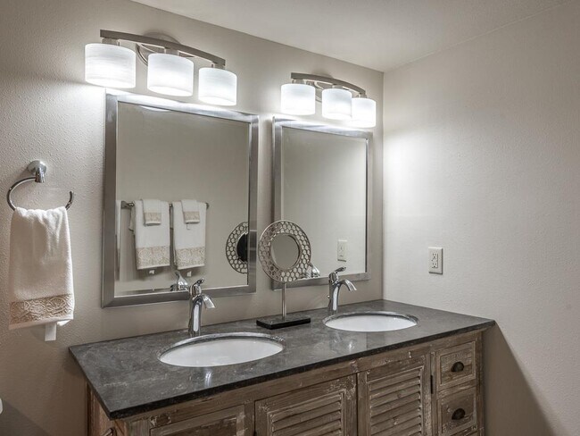 Building Photo - 14703 Barryknoll Ln