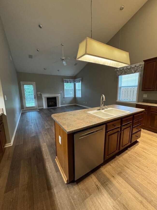 Building Photo - 13373 Grosbeak Ct