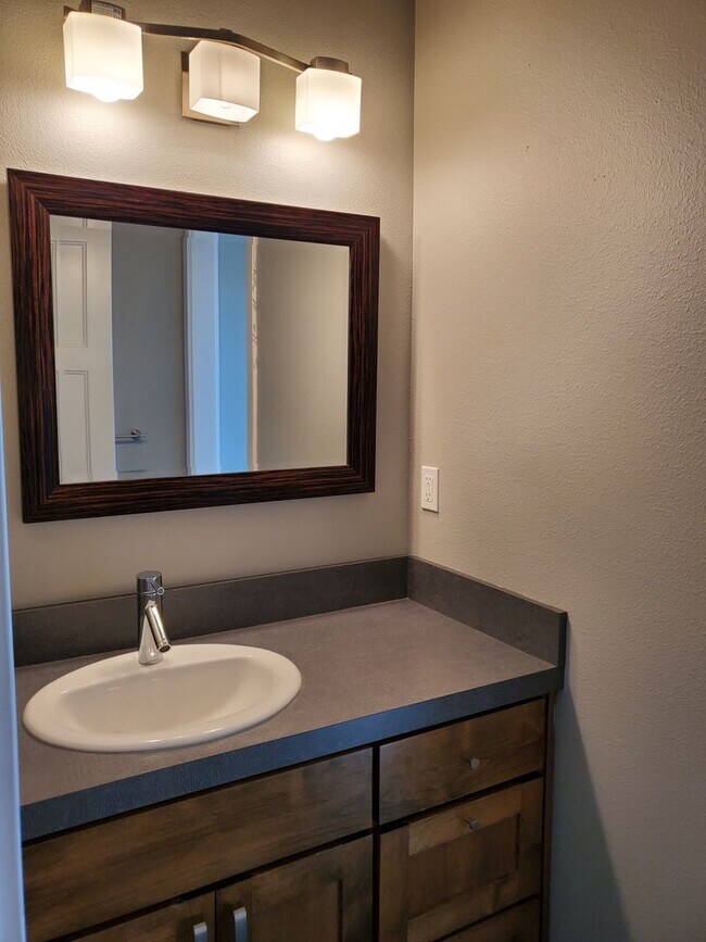 Building Photo - 1908al