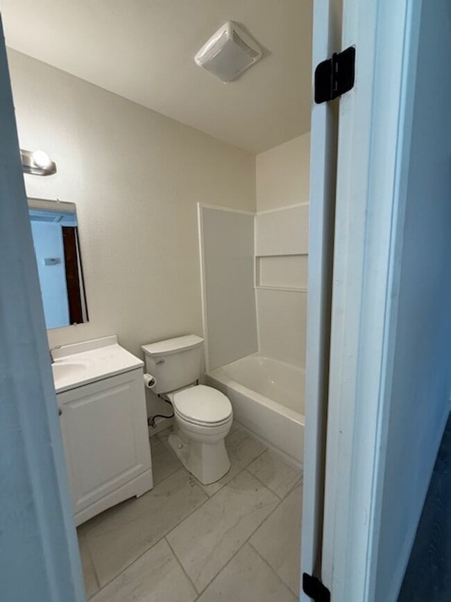 Building Photo - Completely remodeled and beautiful 2 Bedroom apartment available - Contact Property Pros