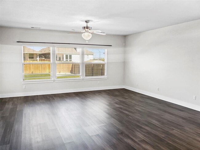 Building Photo - 551 Tanda Ln