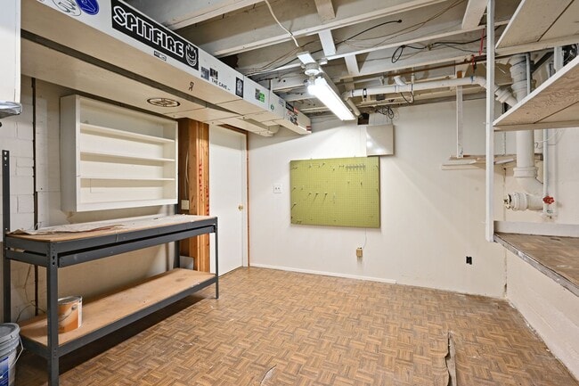 Building Photo - 3 Bedroom Home in Rainer Beach - Beautiful view over Lake Washington