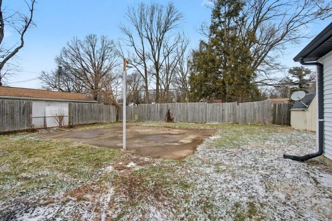 Building Photo - 5713 Mayville Dr