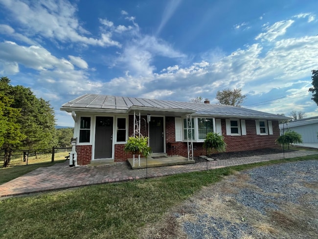 Building Photo - 907 Copp Rd
