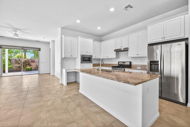 Building Photo - 81344 Corte Compras