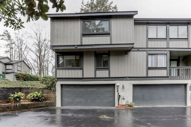 Building Photo - 3087 Balearic Dr SE