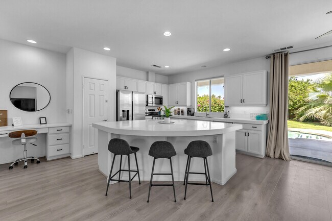 Building Photo - 47383 Bahama Ct