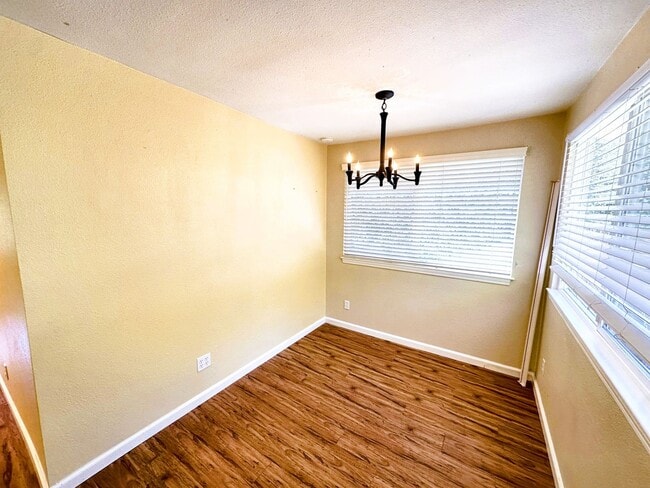 Building Photo - 17353 Park Ave